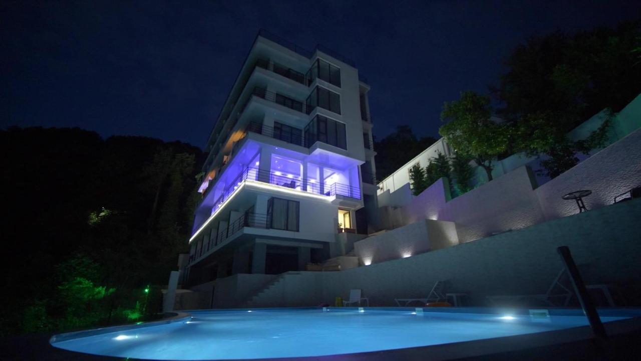 Hotel Hills Квариати Экстерьер фото
