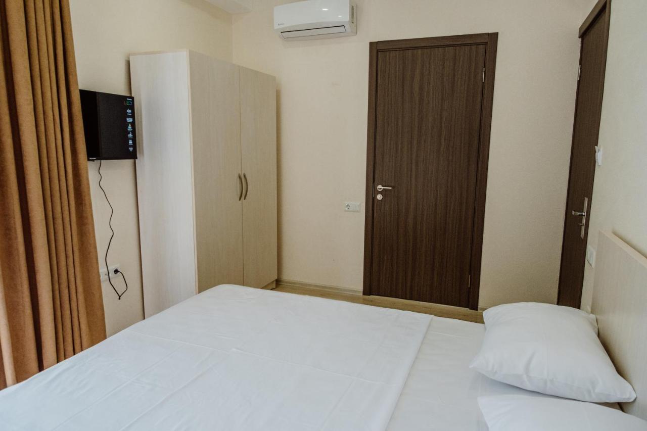 Hotel Hills Квариати Экстерьер фото