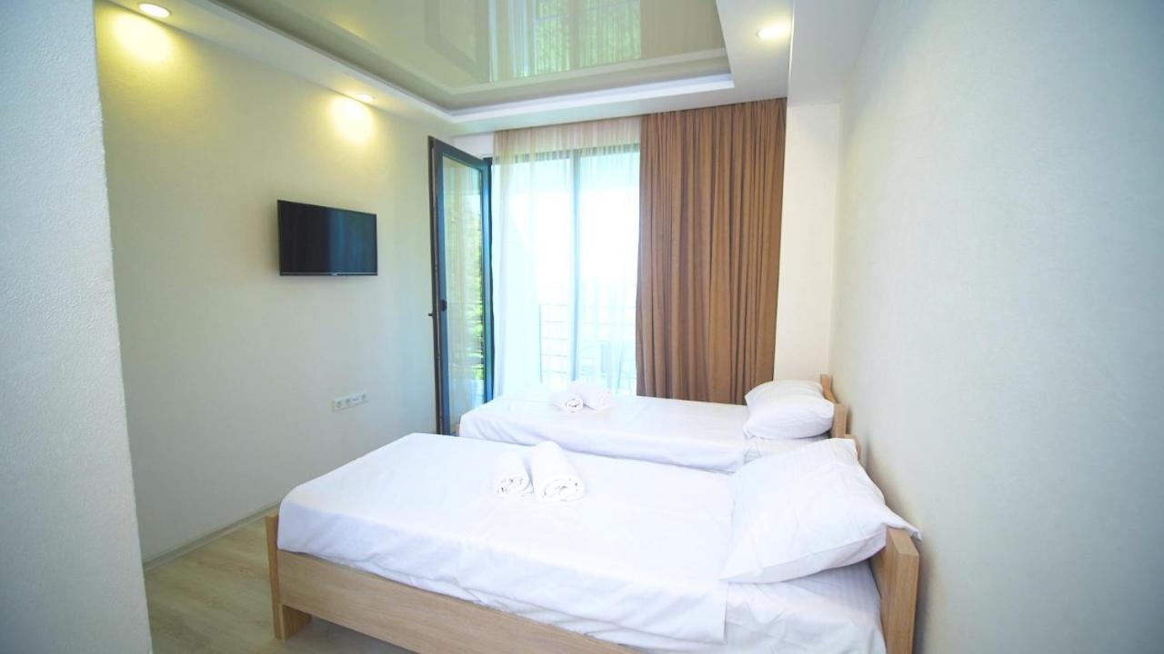Hotel Hills Квариати Экстерьер фото