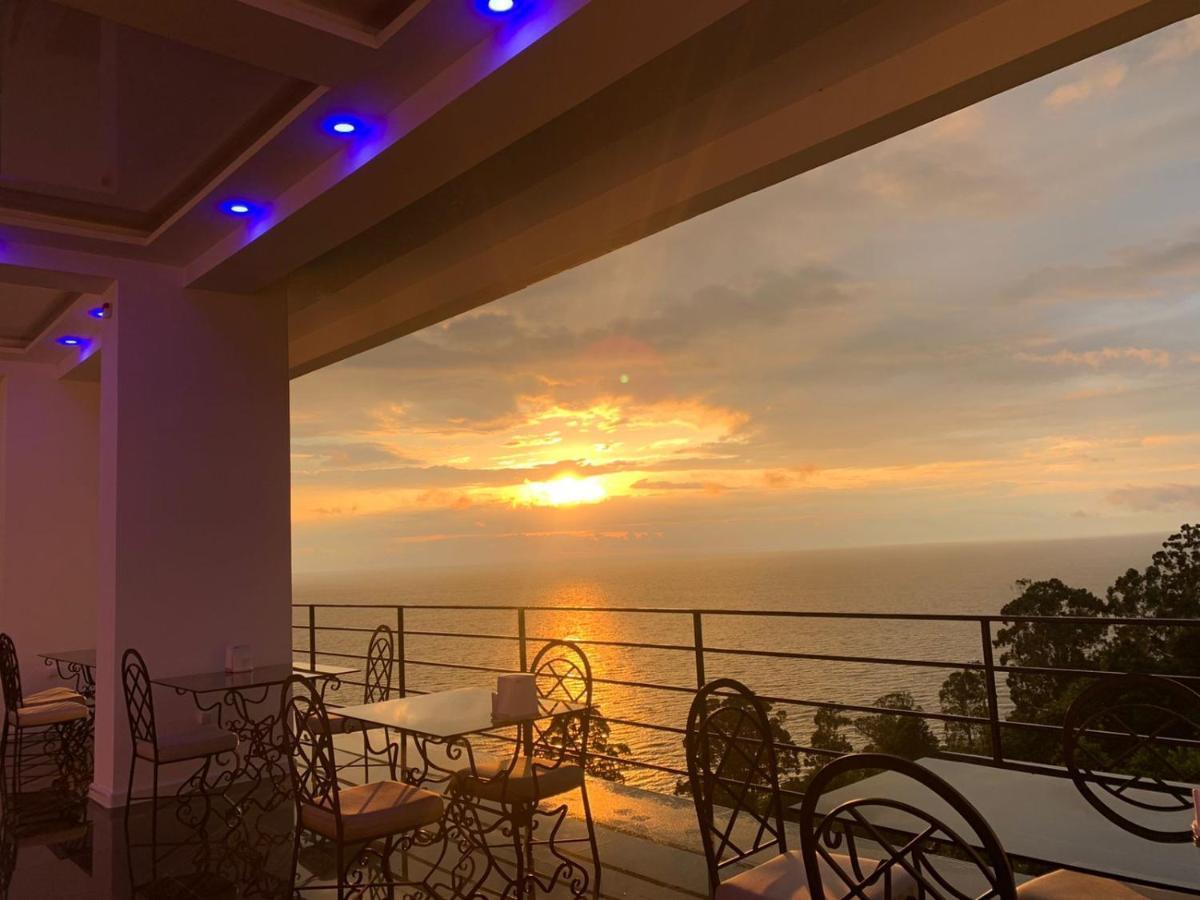 Hotel Hills Квариати Экстерьер фото