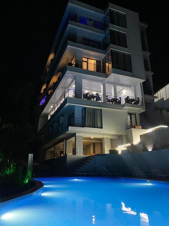 Hotel Hills Квариати Экстерьер фото
