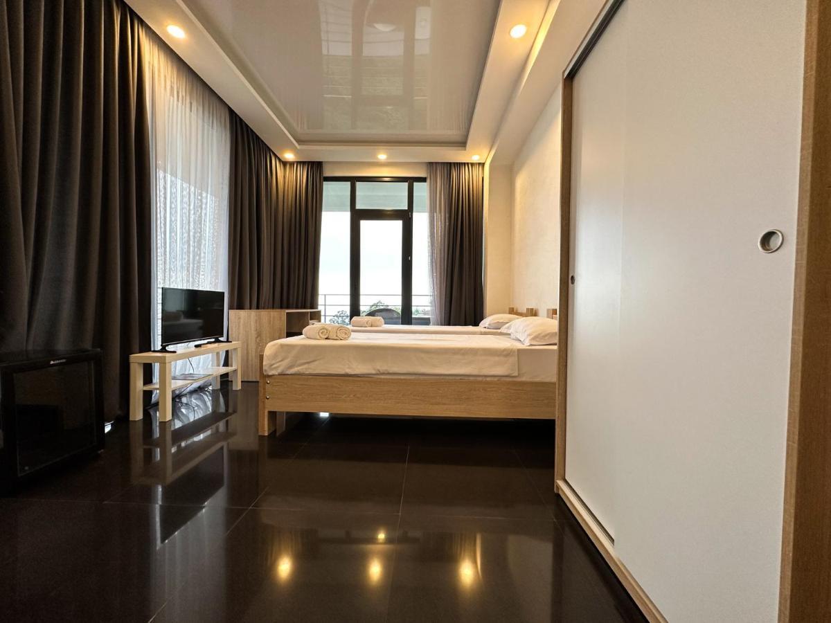 Hotel Hills Квариати Экстерьер фото